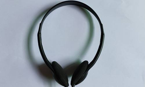 Headphone light weight compact headphones